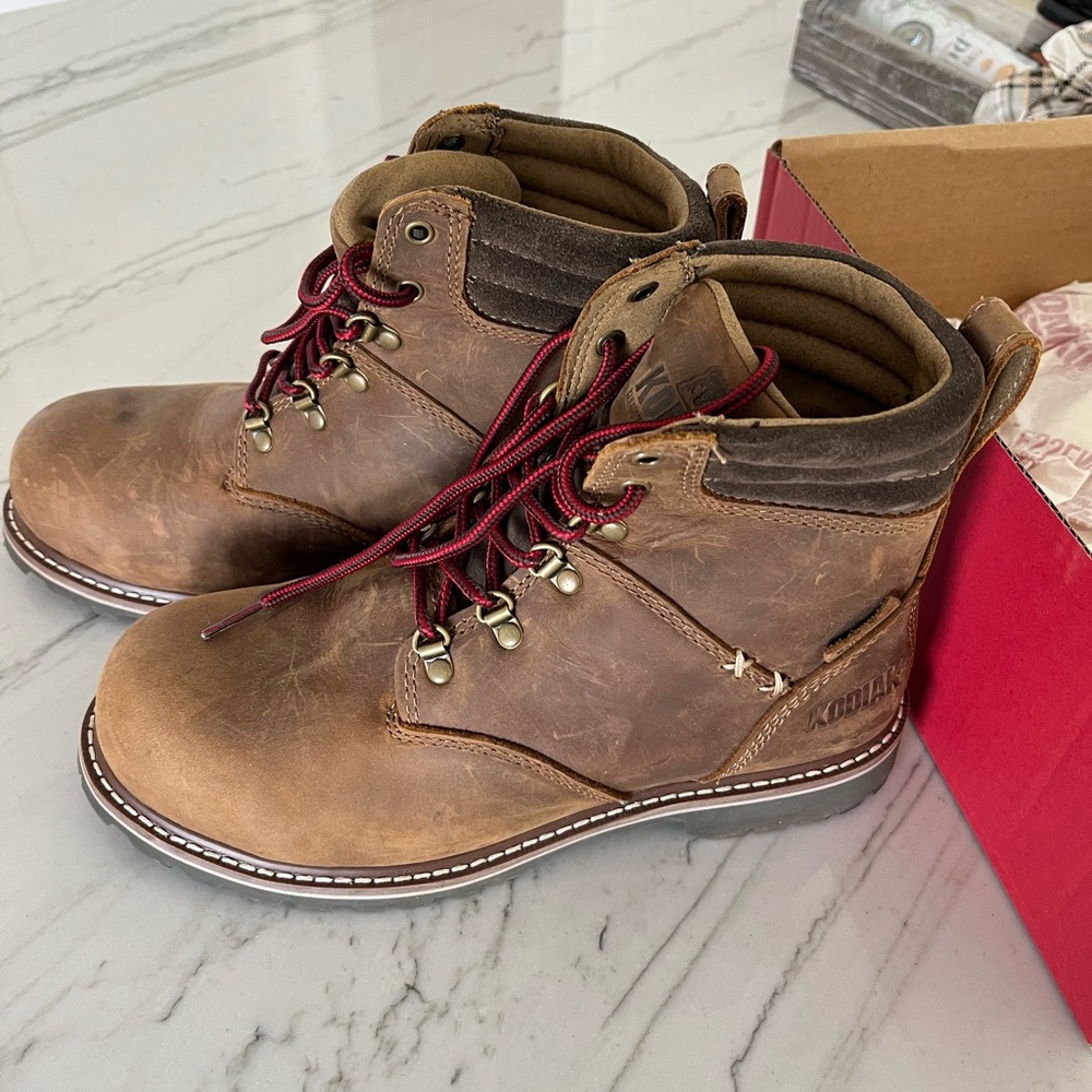 Kodiak Brown Lace Up steep toed boots size 7
